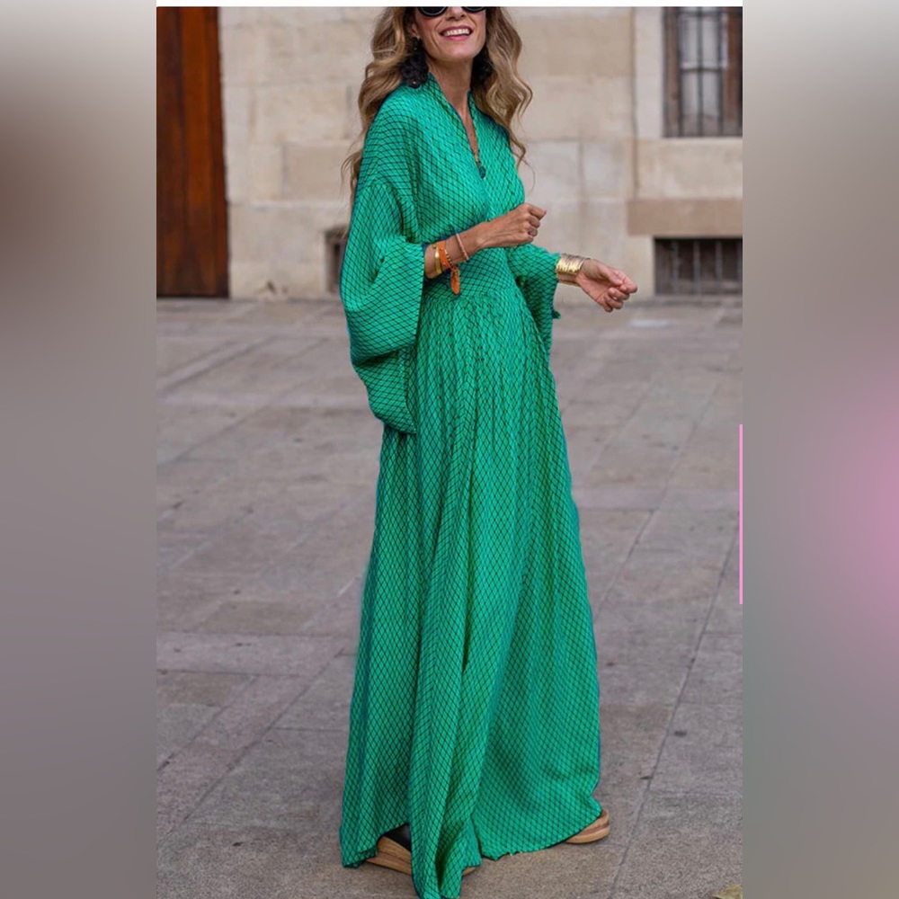 Maxi Dress Size small, just ordered and can’t return.